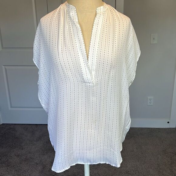 Vince short sleeved silk blouse ivory with black dot pattern - Picture 1 of 4